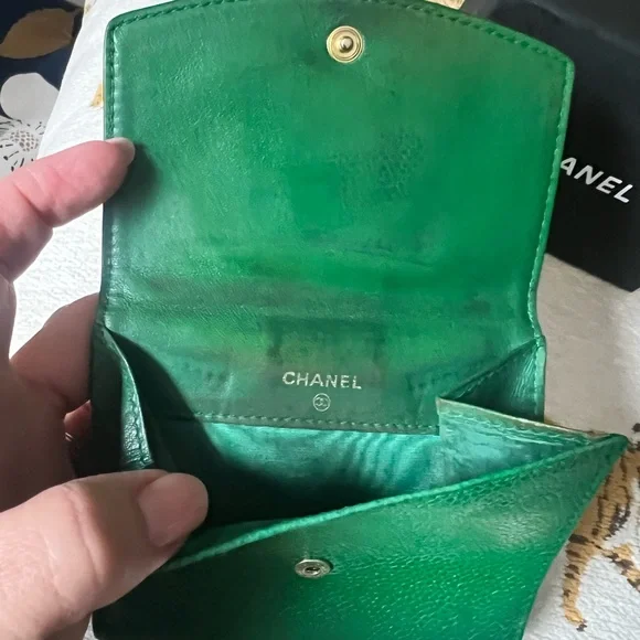CHANEL rare colorway Green compact wallet - Picture 4 of 12